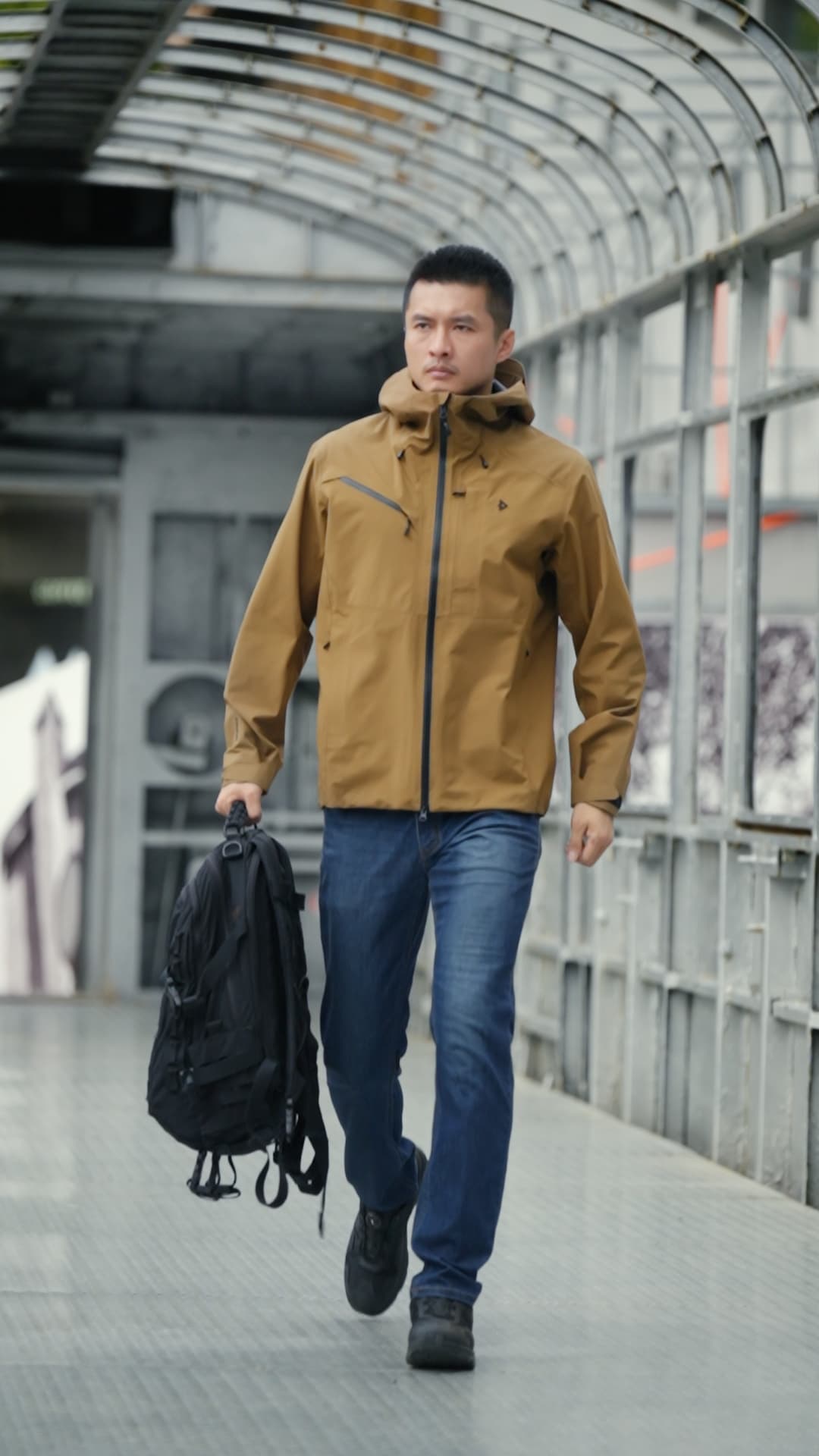冲锋衣防水透气膜材怎么选？龙牙呼吸壳、GORE-TEX、PU 膜三类主流方案对比